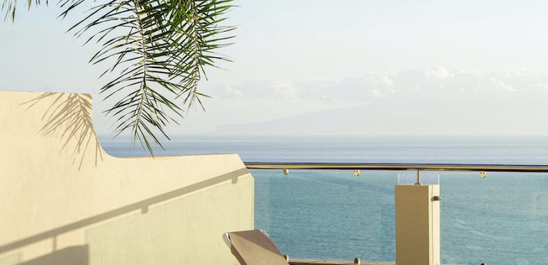 Case vacanza con terrazza vista mare e piscina ad Ustica